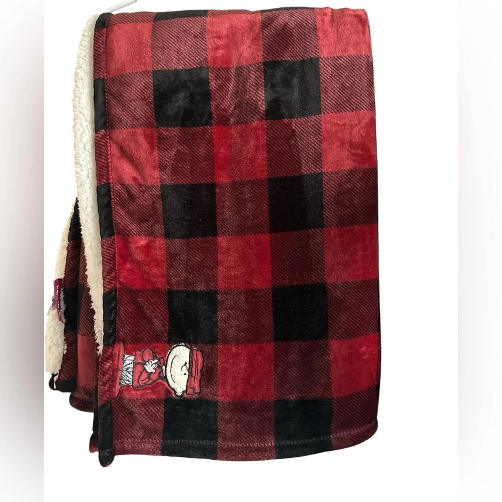 Peanuts Charlie Brown buffalo plaid Sherpa throw blanket NWOT